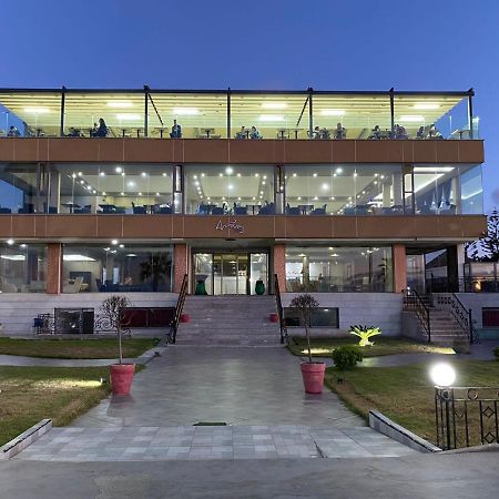 Amwaj Hotel Al-Dżadida Zewnętrze zdjęcie