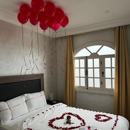 Amwaj Hotel Al-Dżadida Zewnętrze zdjęcie